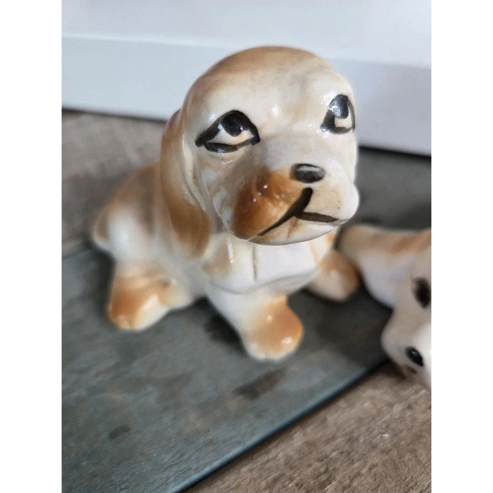 Vintage lot Two Ceramic White brown bloodhound hound dog Puppy Beagle Figurine‎